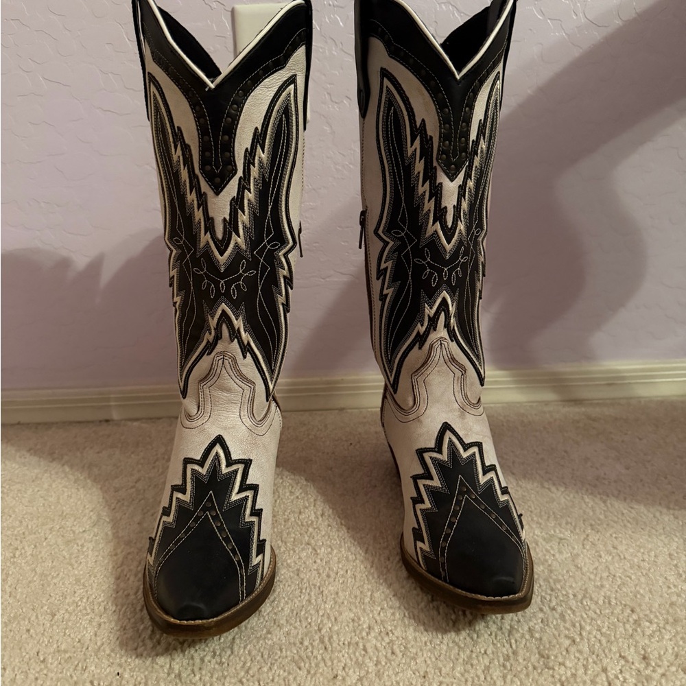 Laredo Black and White Cowboy Boots